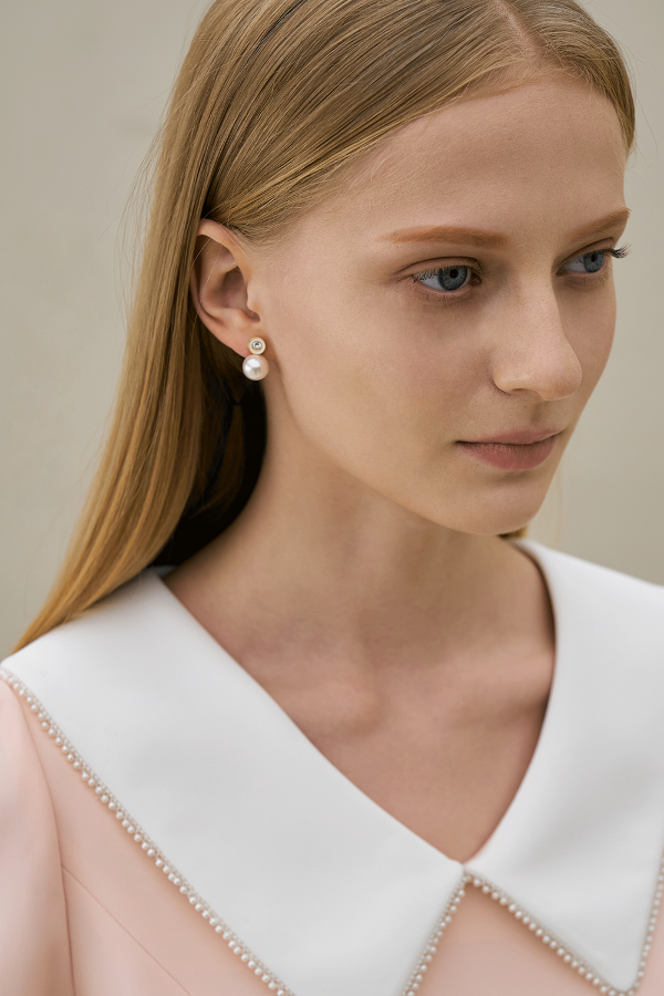 Swarovski pearl earrings_white